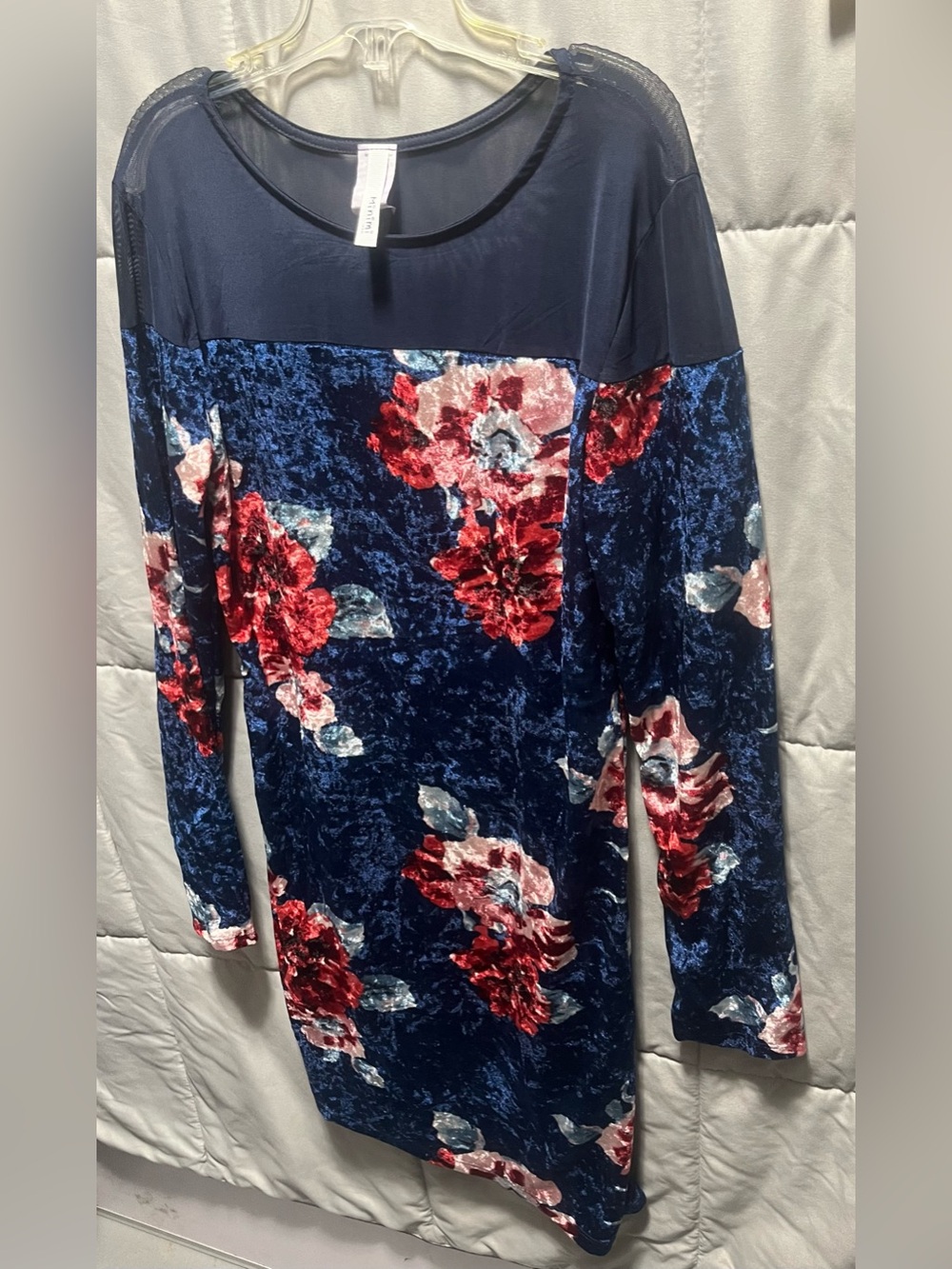 Minimi Size M Medium Stretch Velvet Floral Mini Dress